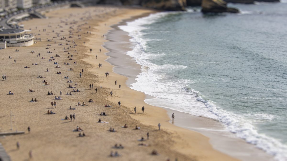 Combien y a-t-il d&rsquo;habitants à Biarritz et quelle est l&rsquo;évolution de sa population ?